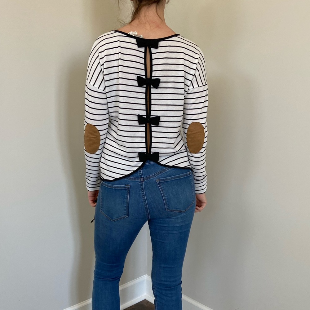 Bow sweater